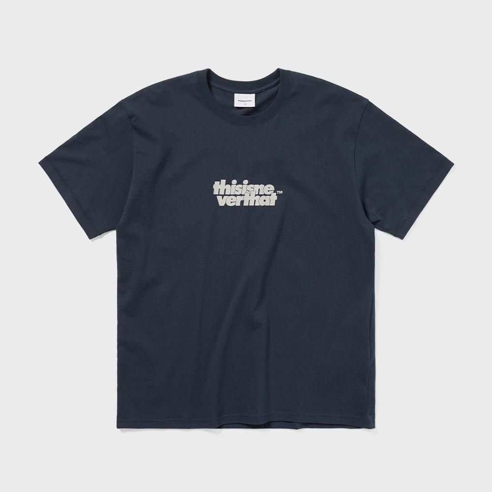 Эта футболка с логотипом ThIs Is Never That Ol, темно-синяя S