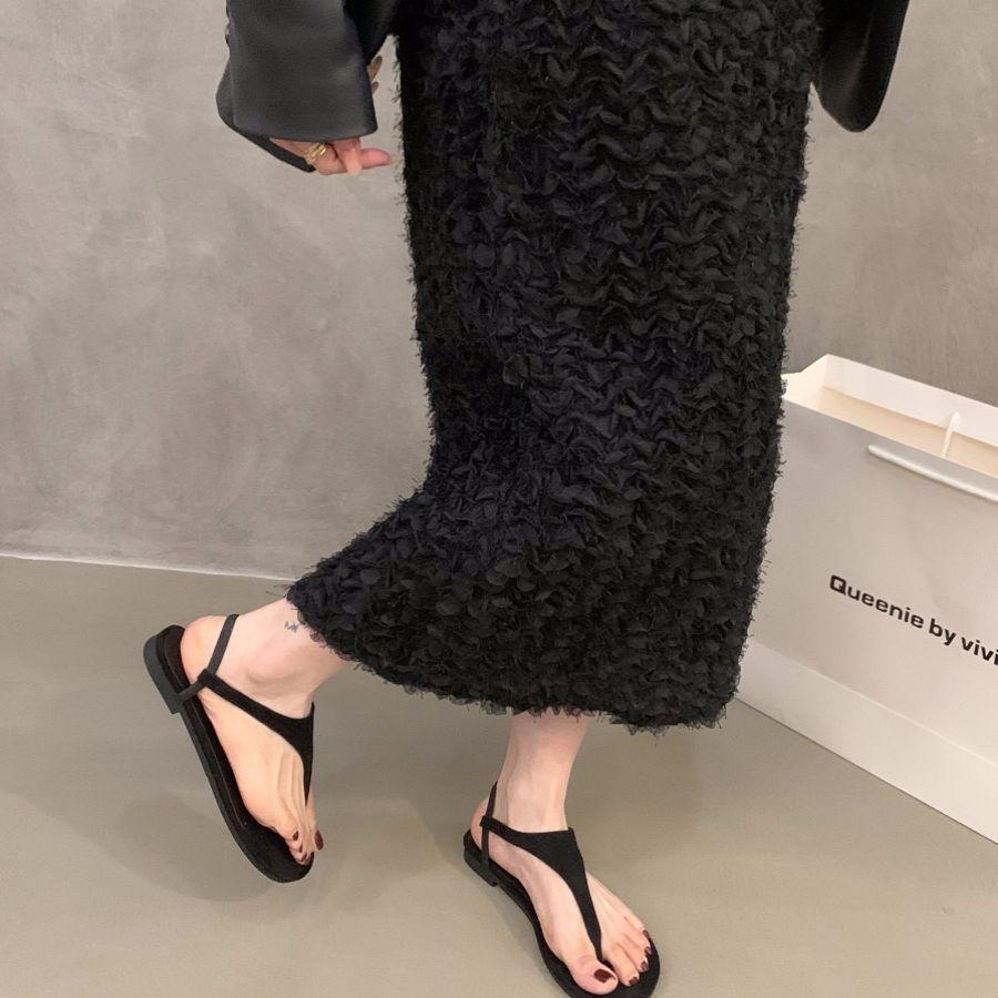 Flat-bottomed retro vacation wind pinch sandals fairy shoes 2025 new summer black versatile beach Roman shoes