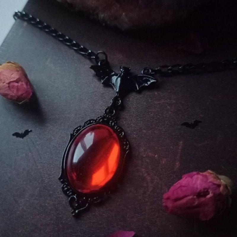 Gotycki krwistoczerwony kwarcowy naszyjnik Charm owalny naszyjnik dla kobiet Halloween wampir tłoczony biżuteria czarownicy Vintage Chokers