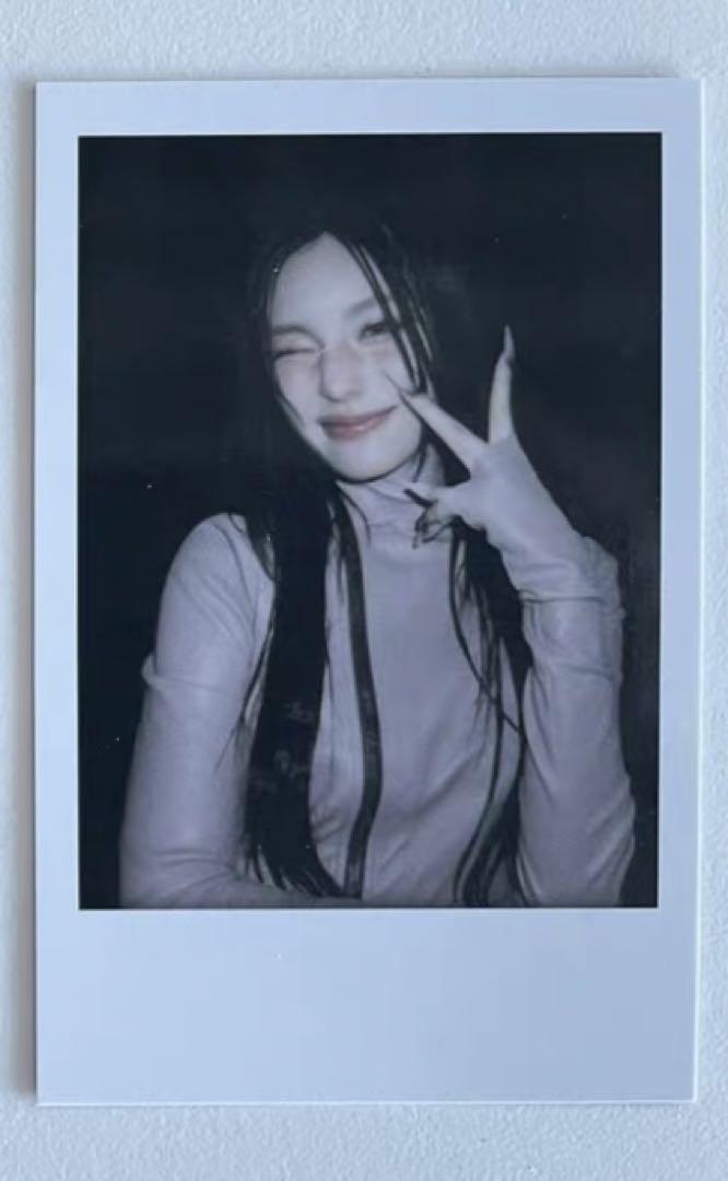 

[USED] itzy Yeji Air Soundwave Pre-order Exclusive Bonus Instax Trading Card 3