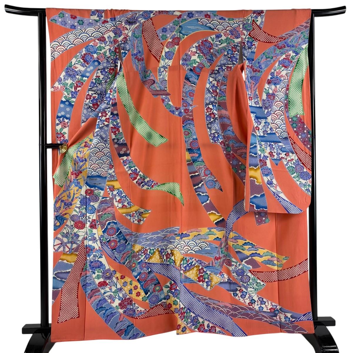 

[Good condition] Long-sleeved kimono, length 163cm, sleeve length 64cm, M, Noshi, flowers, crepe, shading, salmon pink, pure silk, excellent item