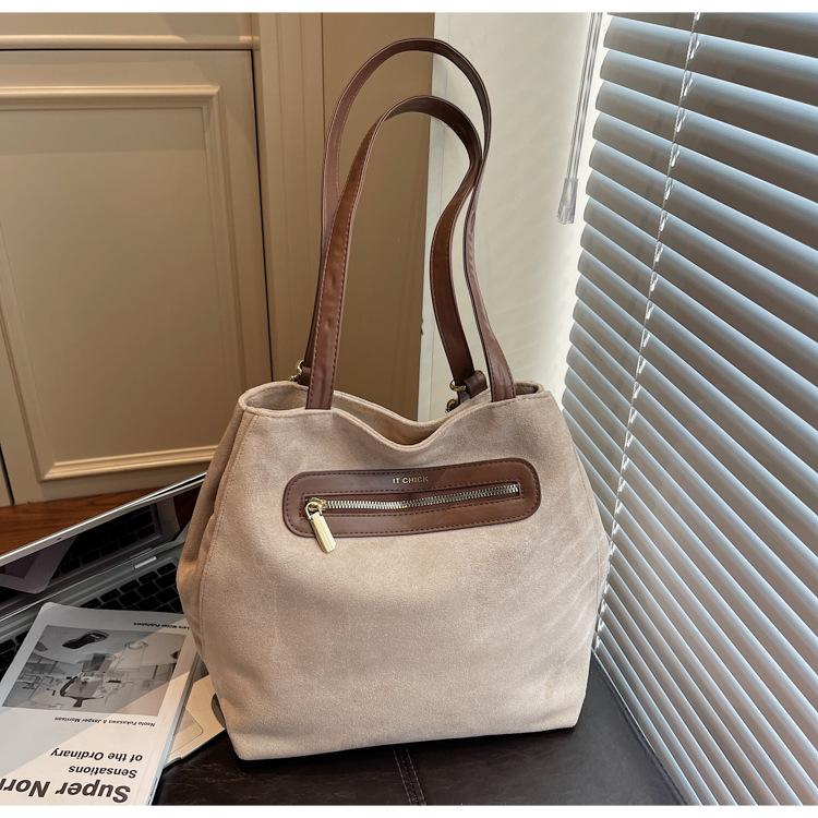 Retro Large-capacity Bag Women's 2025 New Trendy Fashion Shoulder Tote Bag Design Sense Niche Commuter Backpack