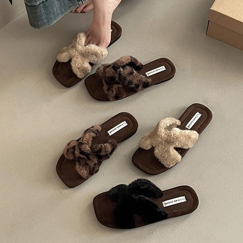 Retro cross-strapped fluffy slippers women's 2025 autumn new fashion square head temperament casual open-toed flat slippers