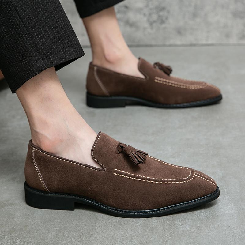 Brand Design Men Suede Leather Shoes Moccasins Brown Tassel Pointed Mens Loafers Vintage Slip on Casual Men Social Dress Shoes