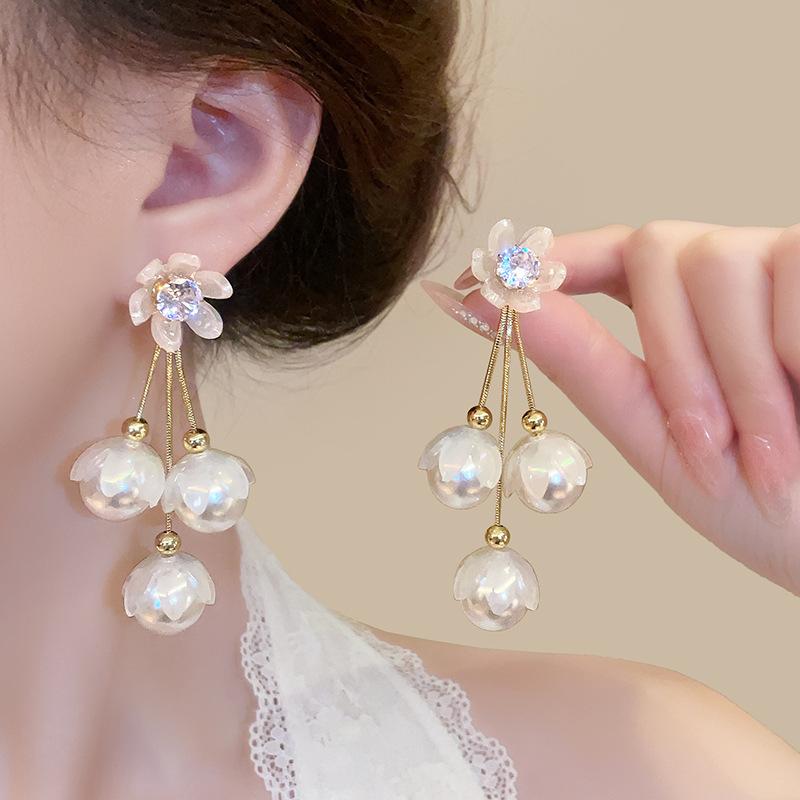 Elegant Imitation Pearls Earrings Luxury Long Flower Ball Earring Bridal Wedding Party Jewelry Banquet Party Holiday Dressing Gift
