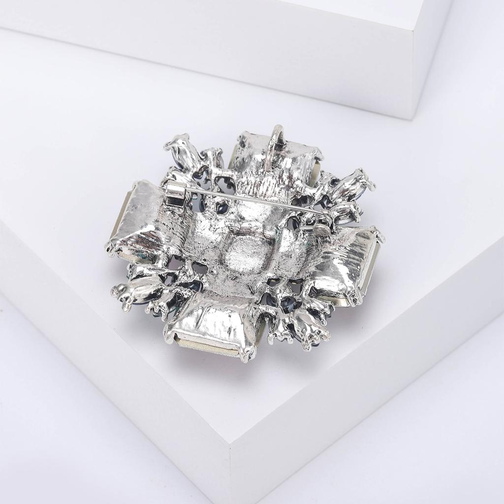 Feng Shui Diamond Brooch, High-End Temperament Clothing Accessories Corsage Pin