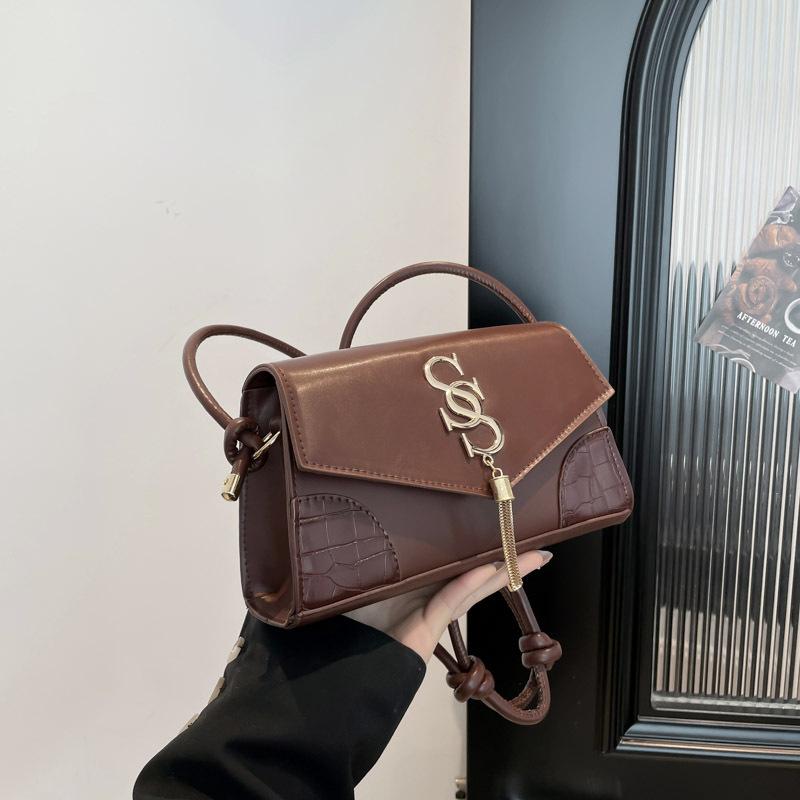 

Spring new minimalist fashion handbag trendy shoulder bag retro letter fringed armpit bag коричневый