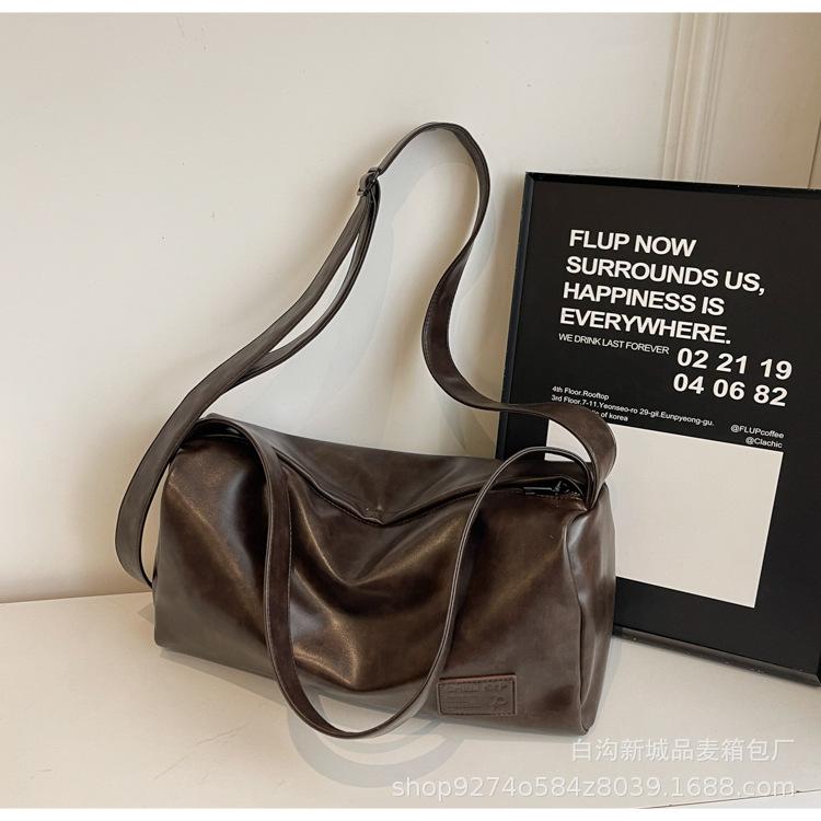 

Solid color Korean version underarm bag women s 2025 new trendy fashion tote bag student class large capacity messenger bag темно-коричневого кольору