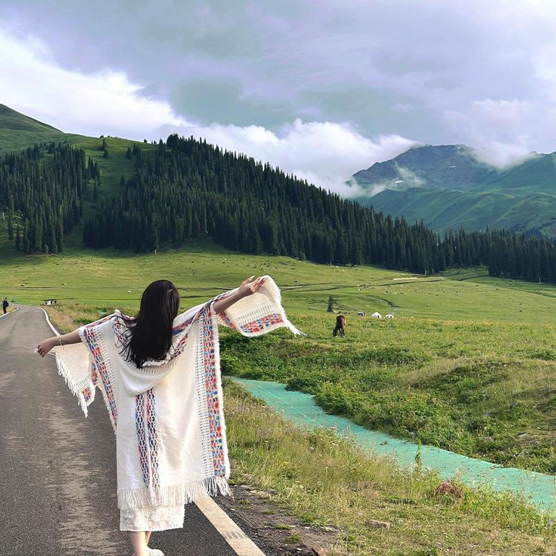 Ethnic Style Hooded Tassel Shawl Cloak – Women's Warm Knitted Cape, 2025 Collection.