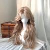 Lange gewellte blonde synthetische Perücke Mittelscheitel Fluffig Lolita Cosplay Damenperücke Hitzebeständig für tägliche Party