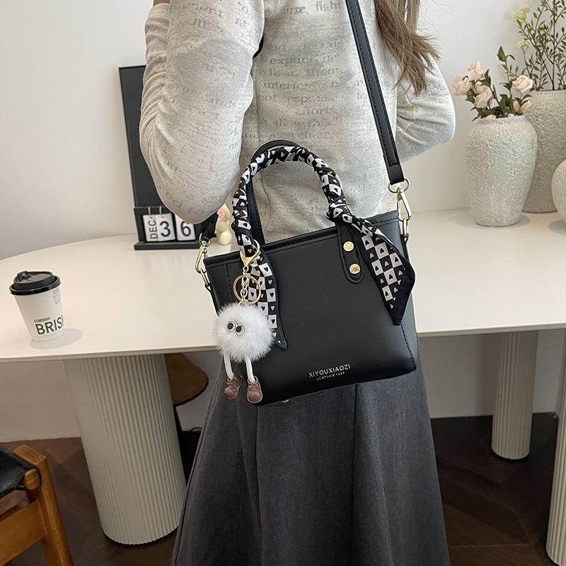 

Small bag women s 2025 new simple and fashionable women s bag Korean version of versatile foreign style shoulder messenger bag hand carrying bucket ba 20*9*15*10