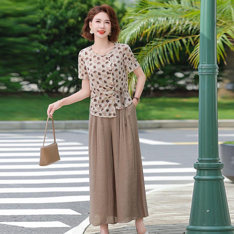 Mother's Summer Outfit: Elegant Short-Sleeve T-Shirt & Wide-Leg Pants Set for Mature Women