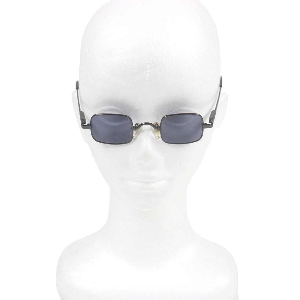 Świetne okulary przeciwsłoneczne CHANEL Kwadratowe okulary przeciwsłoneczne z logo Kolor gunmetal Używane