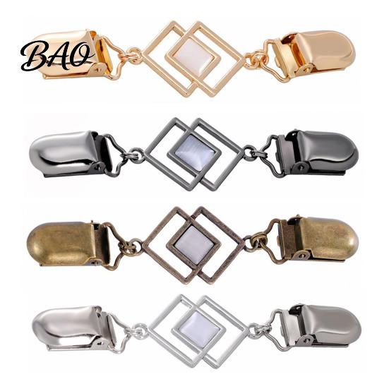 Elegant Cloak Clasps Geometric Rhombus Cardigan Sweater Clip, Retro Clothing Clip with Faux Zinc Alloy Decorative Fasteners Cats Eye Stone,
