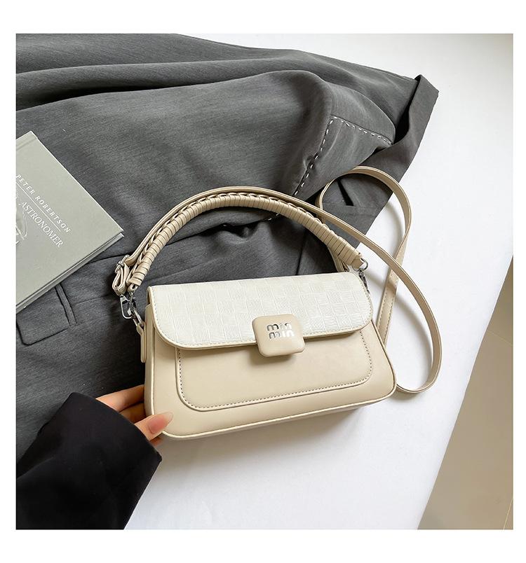 2025 new versatile bag cover messenger bag niche Korean small square bag fashionable simple underarm bag shoulder bag women 2980₽