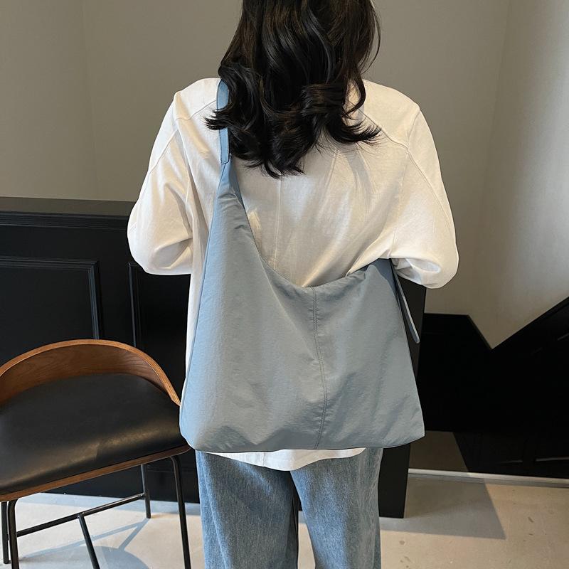 2025 Spring New Foreign Style Fashion Trend Large Capacity Bag Casual Niche Women Texture Shoulder Tote Bag