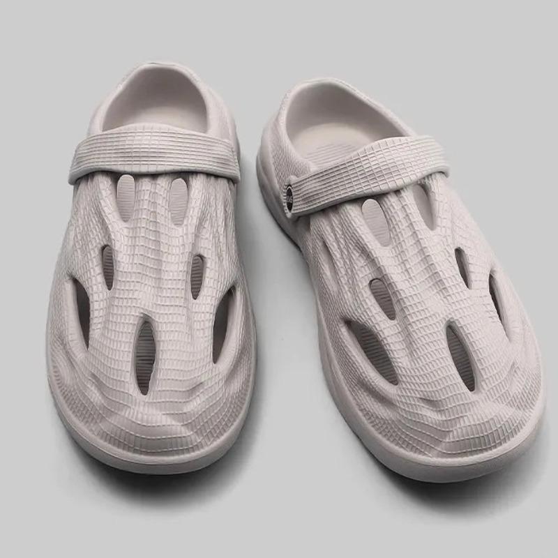 Comwarm 2025 Men Summer Slippers Fashion Hole Clogs Outdoor Beach Sandals Casual Garden Shoes Non-slip Designer Hollow Slippers