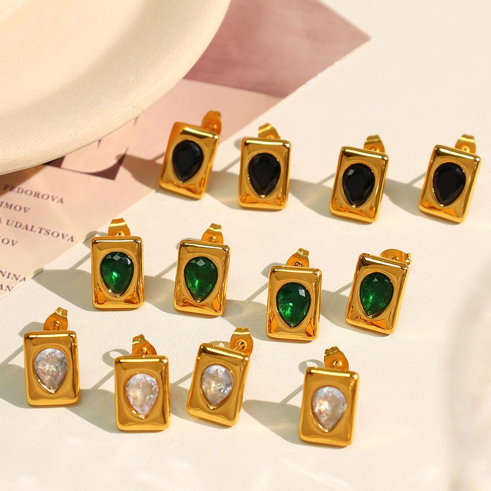 Light Luxury Temperament Emerald Retro Titanium Steel Gold-Plated Color-Preserving Necklace Female Design Sense Collarbone Chain