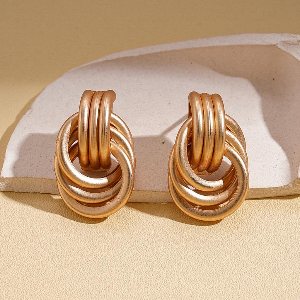 European and American metal style oval hollow chain earrings light luxury high-end stud earrings personalized niche earrings women