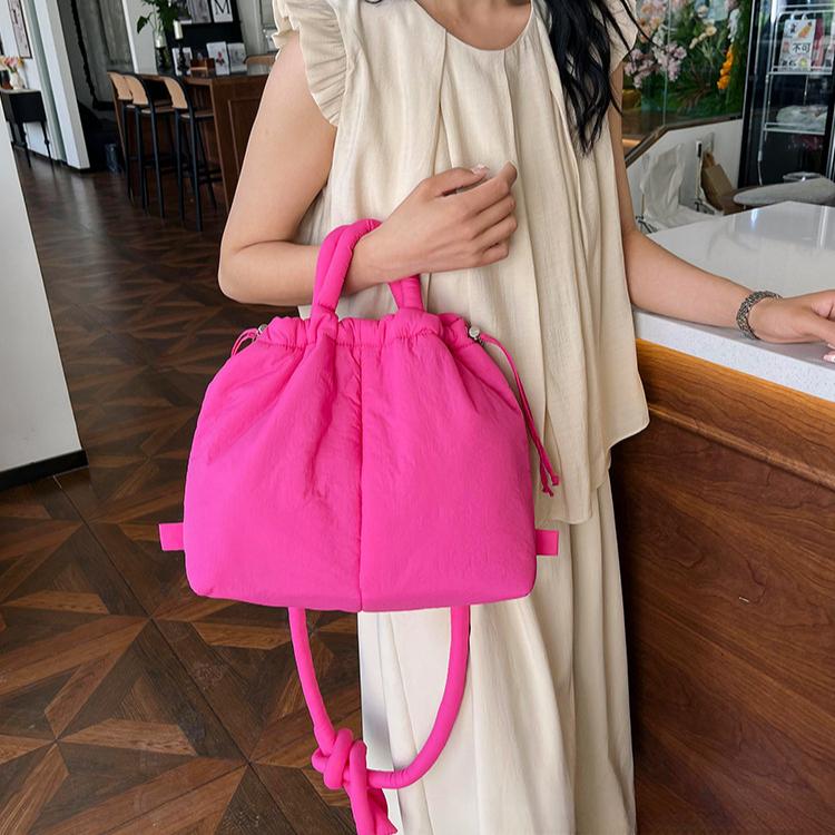 Damen Casual Einzelschultertasche Große Kapazität Nyl Rucksack Damen Daunenbaumwolle Winter Tragetasche Tragbare Make-up Handtasche
