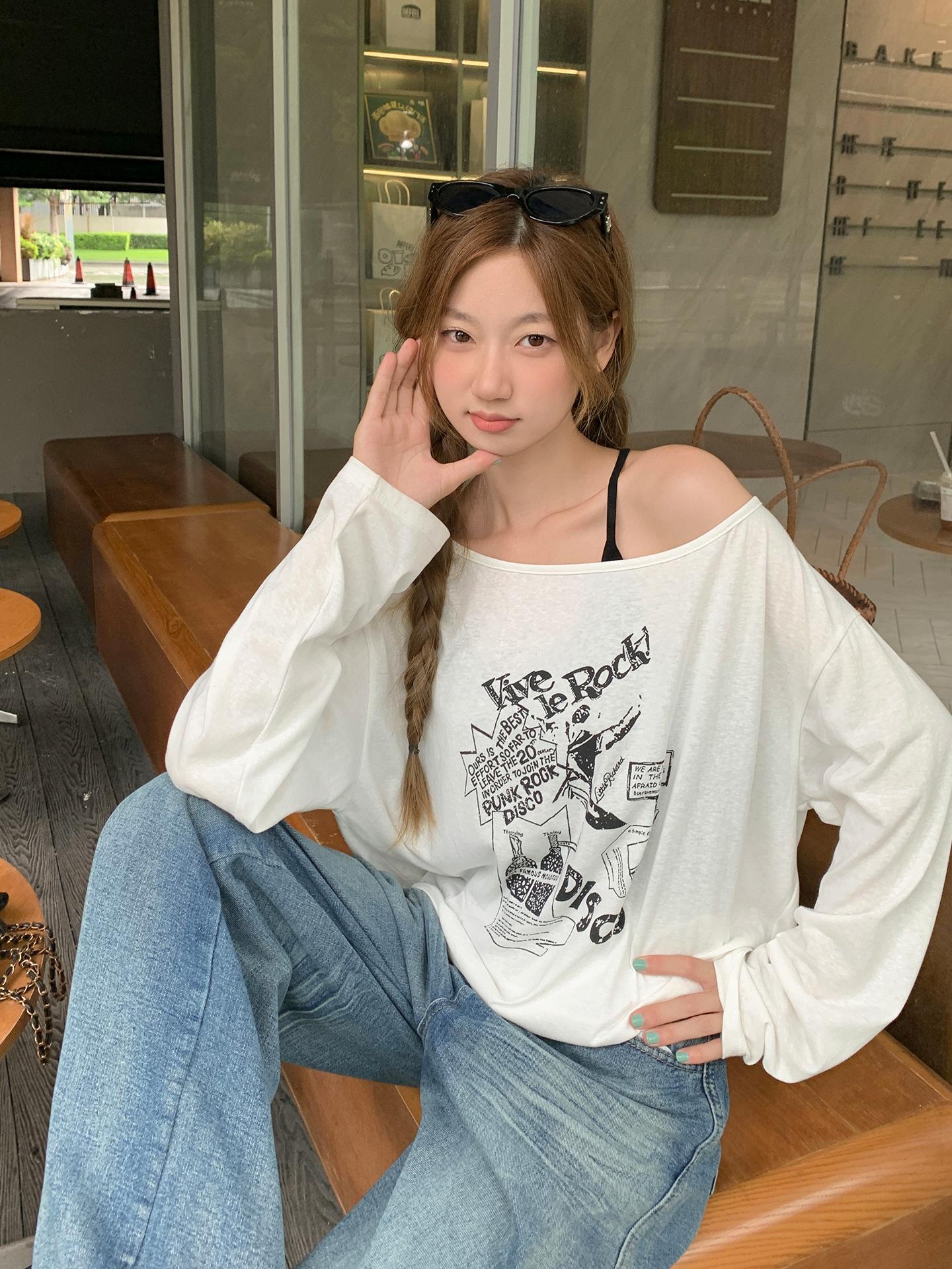 

Large version slanted shoulder printed long-sleeved sunscreen blouse women s summer new chic loose lazy style top One size fits all белый