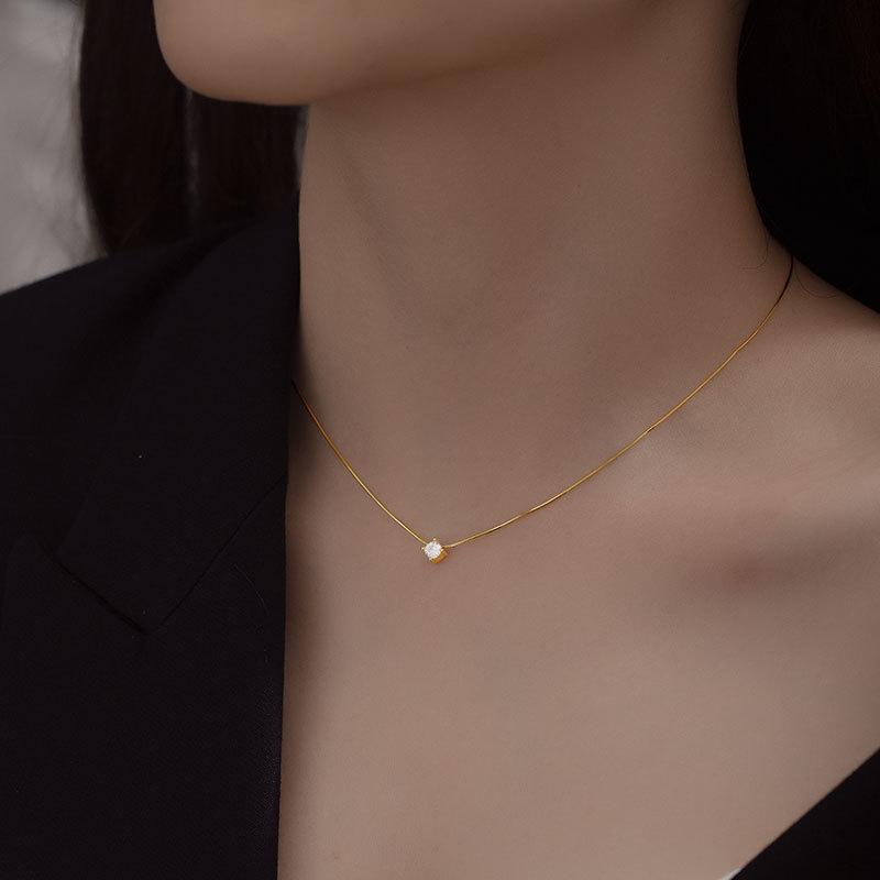 2023 Exquisite Four-Claw Zircon Stone Sterling Silver Necklace – Light Luxury Niche Clavicle Chain Trend