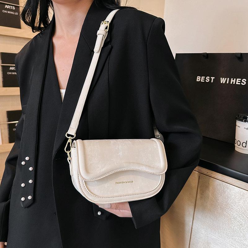 

Premium texture fashion underarm bag simple women s bag 2025 new foreign style versatile niche crossbody shoulder saddle bag белый