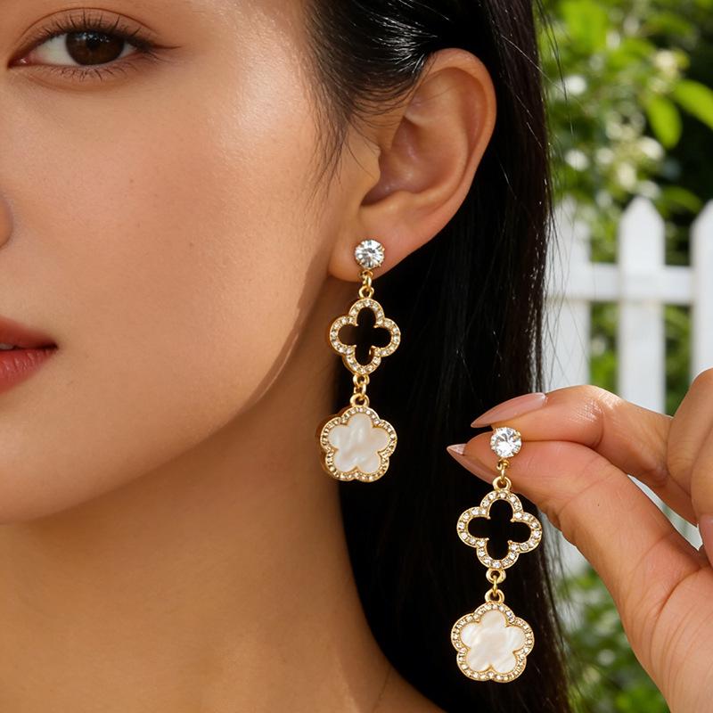 Elegante magnetische Diamant-Ohrclips, perfekt für nicht durchstochene Ohren. Japanisch-koreanisches Modeaccessoire für einen hochwertigen Promi-Look.