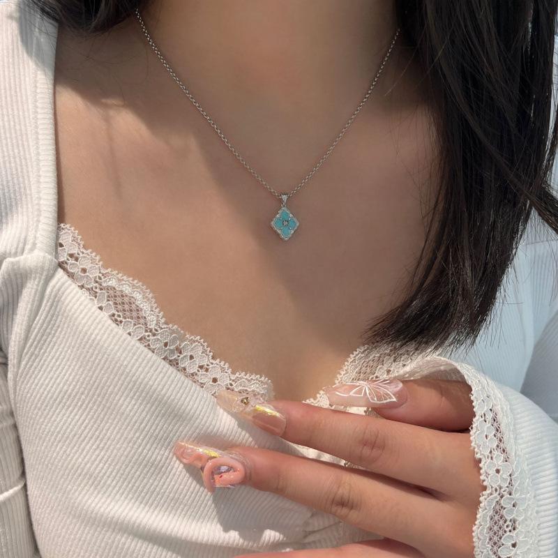 Brushed Cloth Cloth Small Tianhe Color Mini Window Grilles Four-Leaf Clover Necklace Retro Court Style