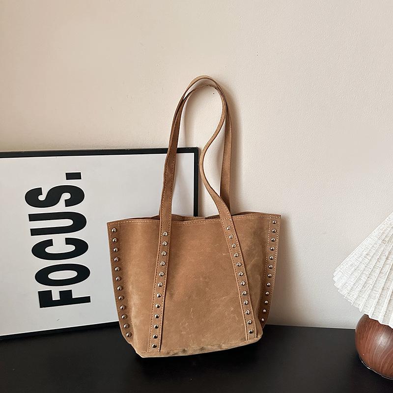 

Осень-зима 2025 новая модная простая замшевая сумка-тоут в стиле кэжуал, нишевая сумка на плечо, женская сумка для поездок на работу хаки