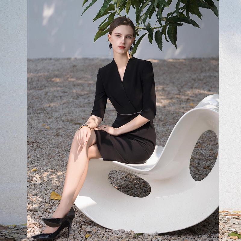 Elegant Black V-Neck Women's Professional Suit Dress - Small, Fashionable Workwear for the Office