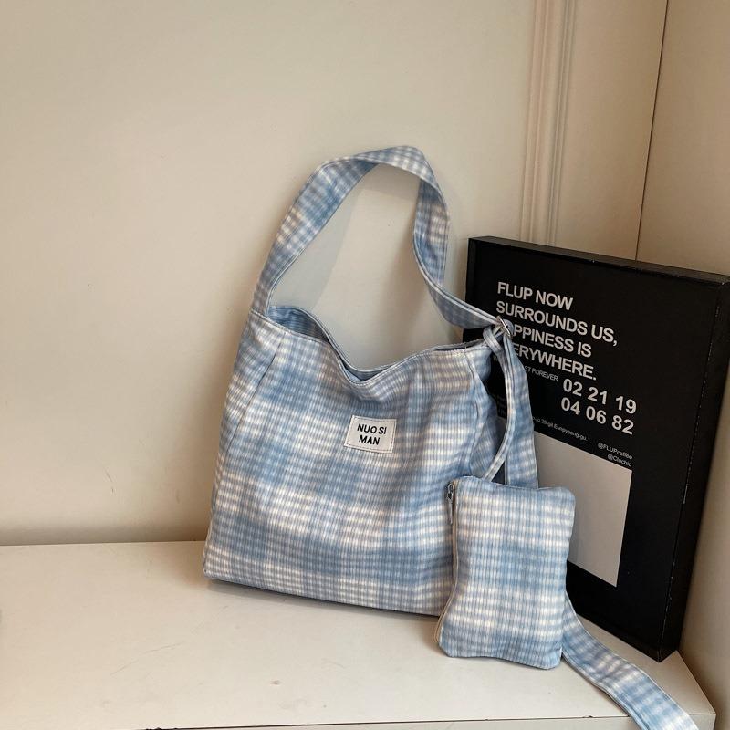 

Lazy wind bag spring women s versatile tote bag new simple shoulder bag large capacity commuter armpit bag синий