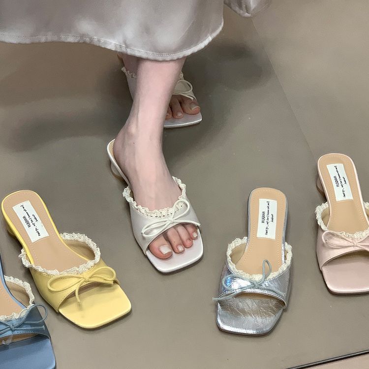 

Sweet bow gentle one-word drag girl summer 2025 new beautiful lace edge cool round and casual slippers 40 абрикосовый