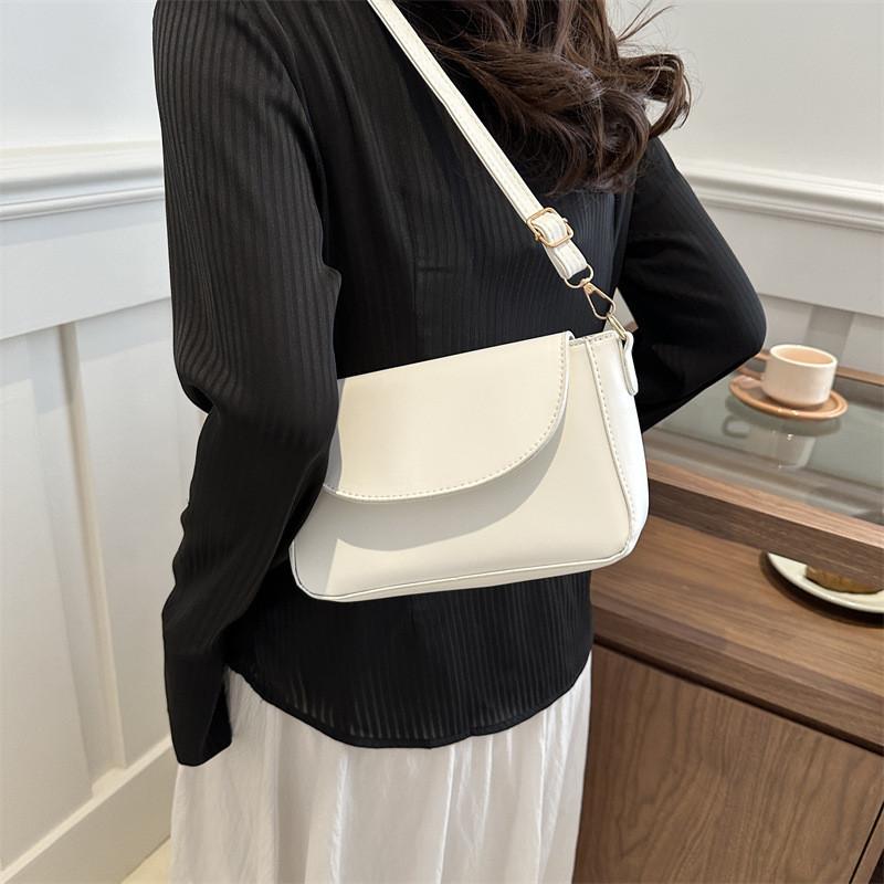 Trendy Summer 2024 Fashionable Women's Shoulder Bag Chic Commuter Handbag Black