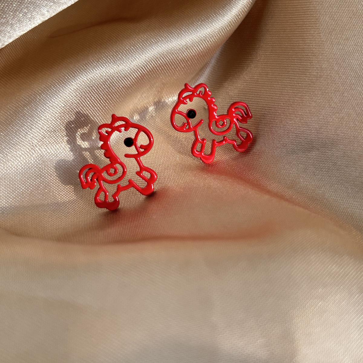 925 Sterling Silver Year of the Horse Diamond-Inlaid Earrings: Light Luxury Chinese Style Fashion Accessories for Women