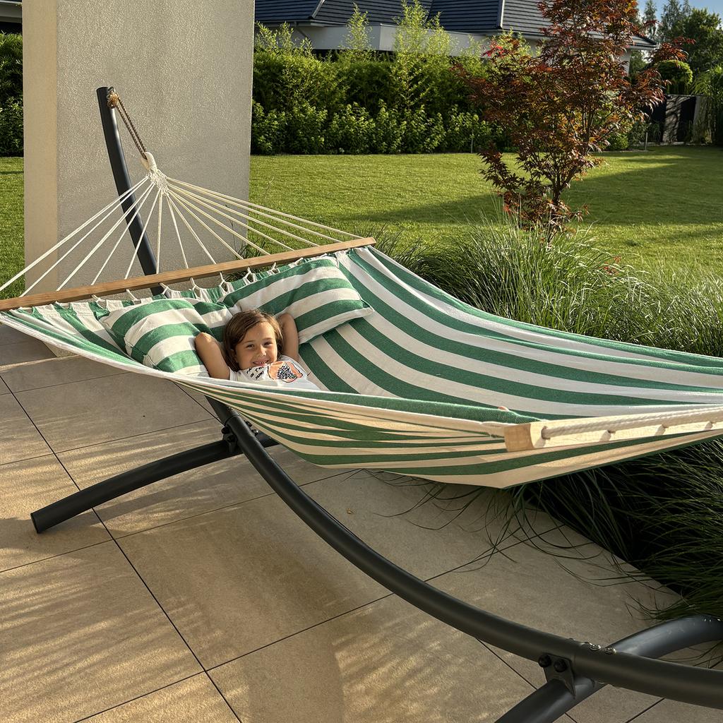 Large two-person garden hammock swing with spreader bars boho 150x200 with pillow