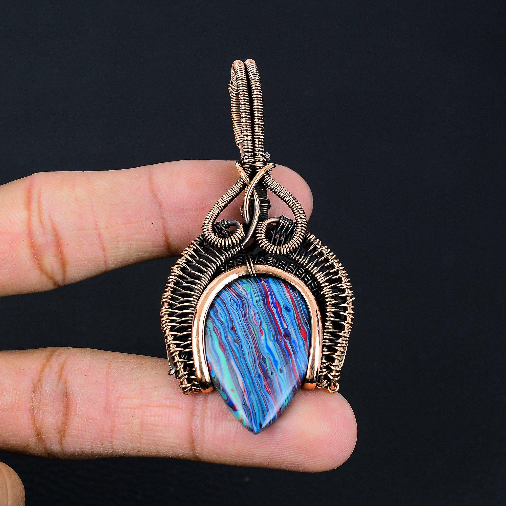 

Уникальный радужный кальцитовый драгоценный камень, ручная работа, подвеска из чистой медной проволоки, обернутая в бижутерию 2.87 Inches синий