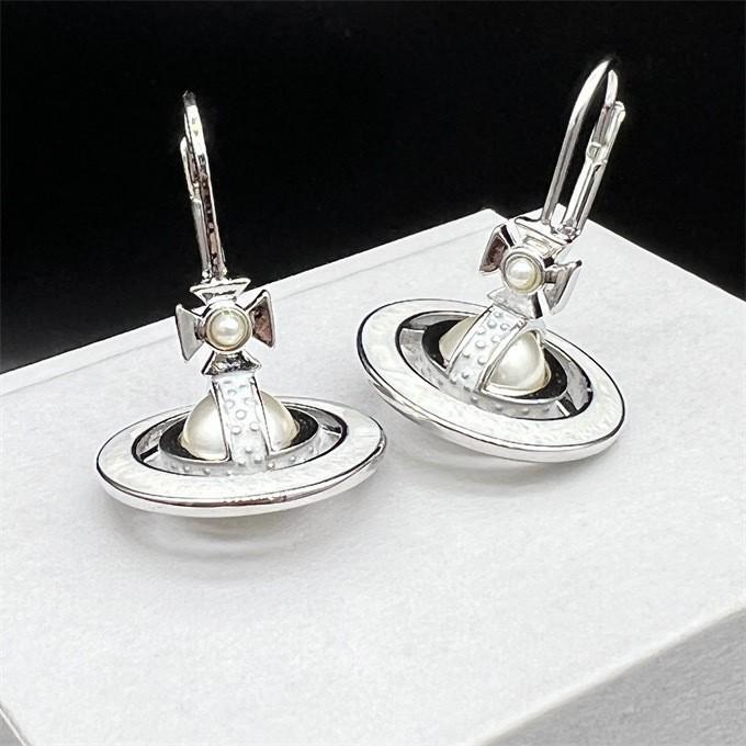 

Высококачественный кулон Сатурн Vivienne Westwood, жемчужная эмалевая подвеска, ожерелье и серьги - Минималистичный, нишевый, высококлассный набор аксессуаров