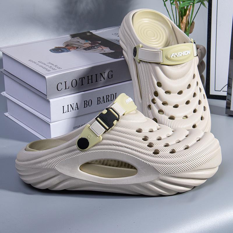 2025 Men's Sport Sandals: Summer Outdoor Beach Shoes with Thick Soles and Closed-Toe Design