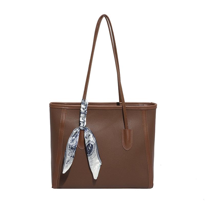 

New fashionable largecapacity women s simple and exquisite retro trend single commuter tote bag