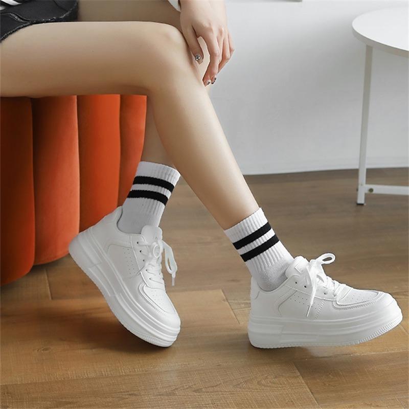 Fashion White Shoes Women 2024 Autumn Outdoor Running Shoes for Women Winter Thick Bottom Height Increase Board Casual Shoes Sneakers