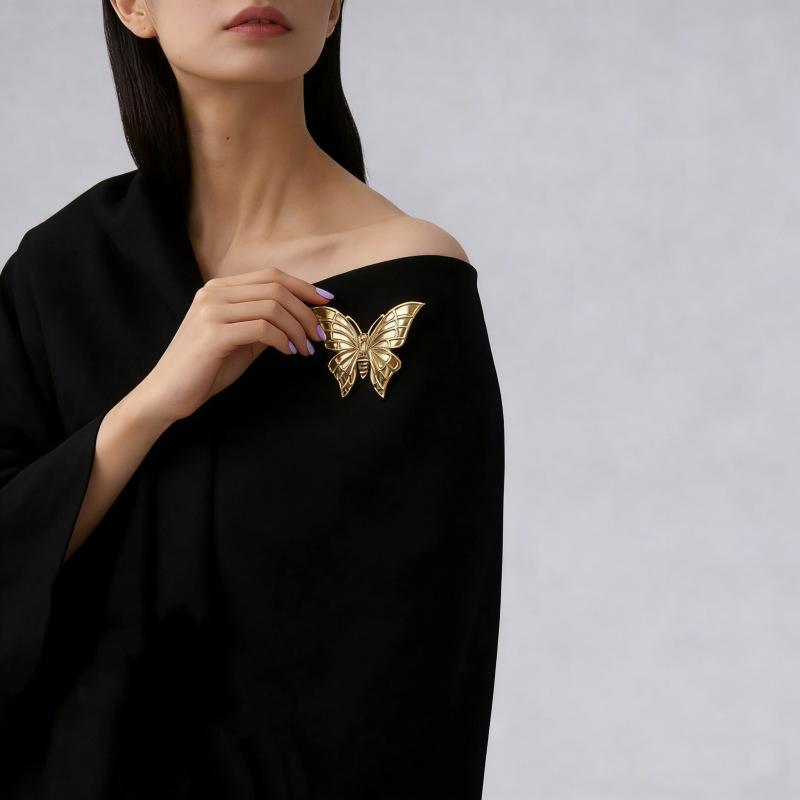 1Pcs Gold Color Retro Metal Embossed Butterfly Women'S Brooch Ocean Style Lobster Decoration Pins Party Wedding Jewelry