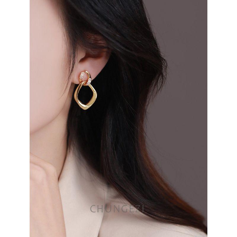 Luxury Minimalist Style European and American Diamond-Shaped Earrings, Light Luxury 2026 New Popular Ear Studs, Non-Pierced Ear Clips, Ear Accessories