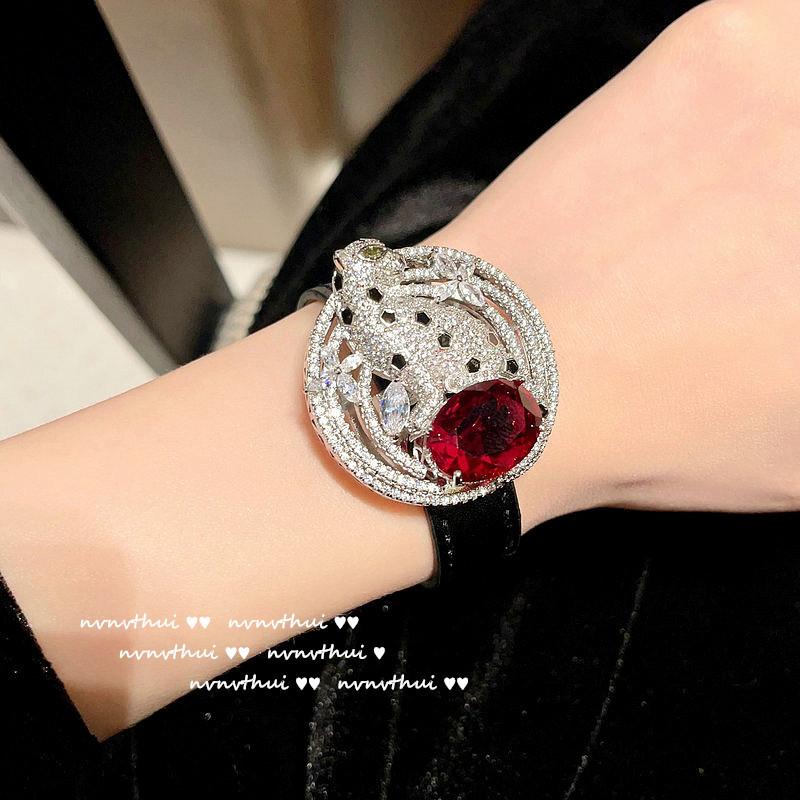 

Браслет Barcelona Disc Cheetah Gem Браслет Антикварное 18-каратное золотое покрытие Гранатовый красный яйцеобразный браслет из искусственной кожи с цирконием