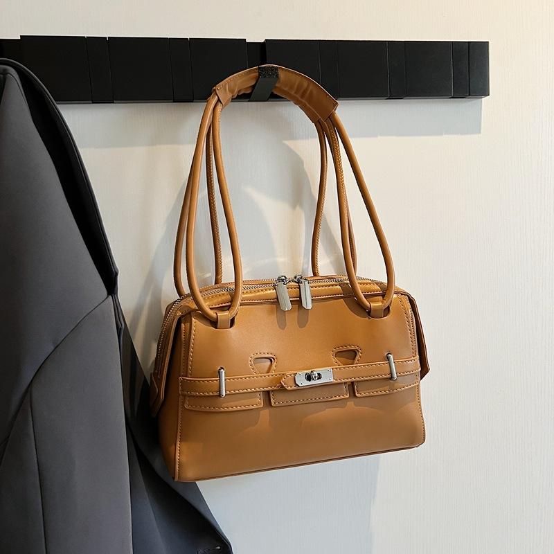 

French niche texture underarm commuter bag women s bag 2025 new simple pillow bag versatile shoulder bag коричневый