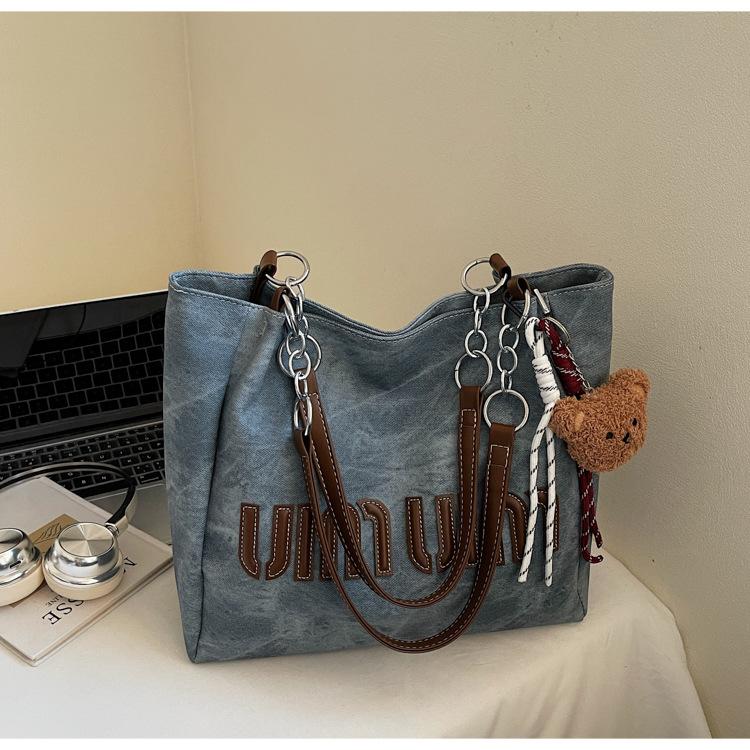 

Big bag women s large capacity 2025 new retro college student class shoulder bag personalized commuter underarm tote bag