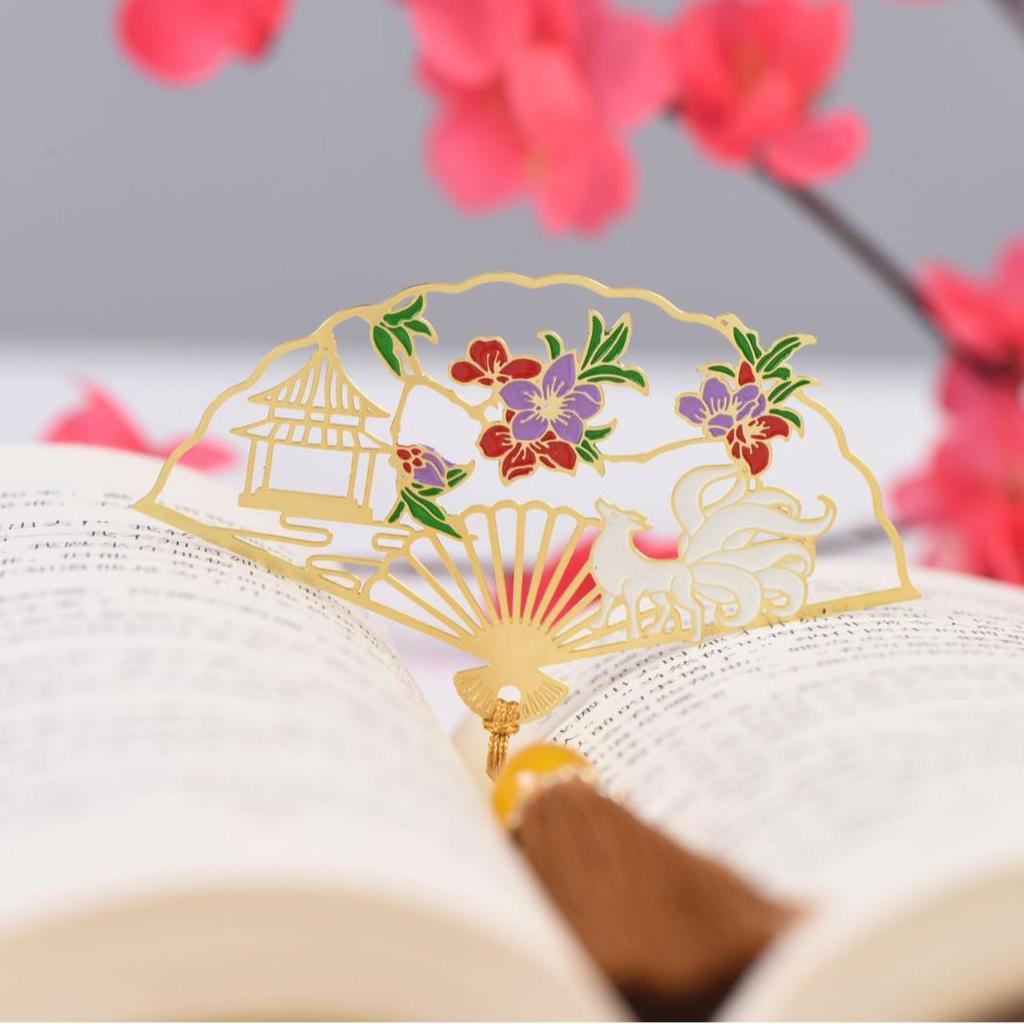 Brass Hollow Carved Foldable Fan Bookmark: Chinese Style Cultural Creative Gift