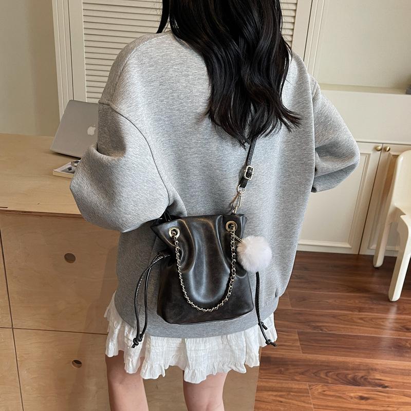 Chain Messenger Bag Women's 2025 Autumn and Winter New Trend Shoulder Bag Fashion Handbag Versatile Bucket Bag