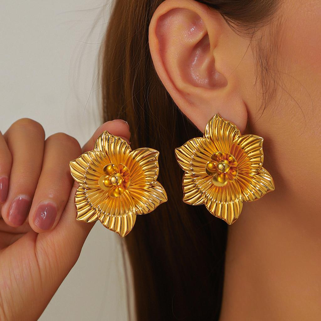 Accessories Fashion Metal Flower Earrings European and American Exaggerated Niche Light Luxury High-end Petal Stud Earrings