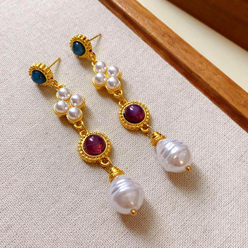 

A medieval geometric artificial pearl necklace, double layered collarbone chain, court style, suitable for daily wear